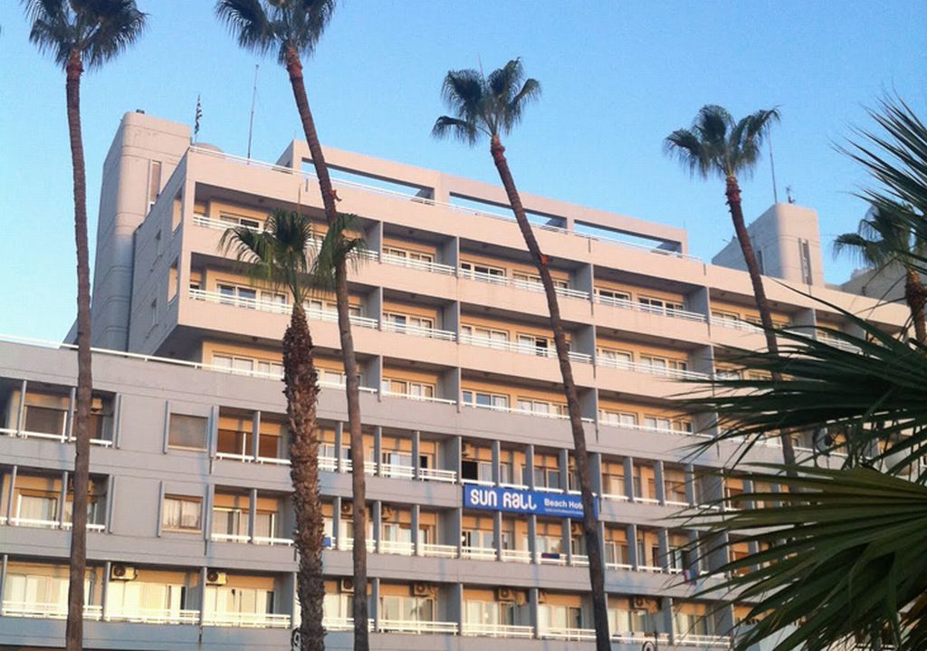 Sun Hall Beach Hotel Apartments Lárnaka Eksteriør bilde